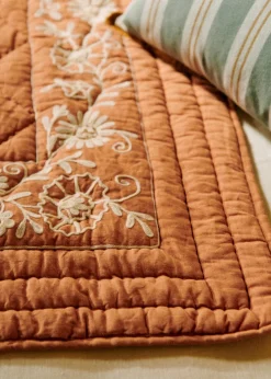 Sezane Les Tissus|Courtepointe Brodée