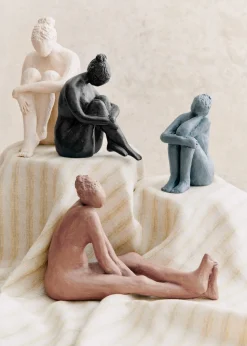 Sezane Les Invités|Sculpture Guénolée Courcoux - Femme Jambes Allongées Grand Modèle