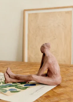 Sezane Les Invités|Sculpture Guénolée Courcoux - Femme Jambes Allongées Grand Modèle