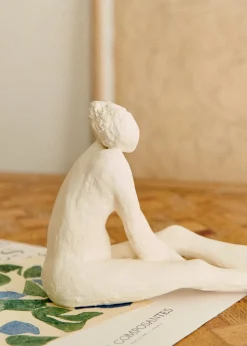 Sezane Les Invités|Sculpture Guénolée Courcoux - Femme Jambes Allongées Grand Modèle