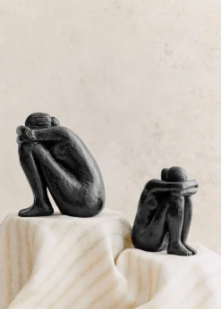 Sezane Les Invités|Sculpture Guénolée Courcoux - Femme Assise Petit Modèle