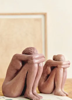 Sezane Les Invités|Sculpture Guénolée Courcoux - Femme Assise Grand Modèle